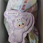 娃三岁拥抱宝宝背包